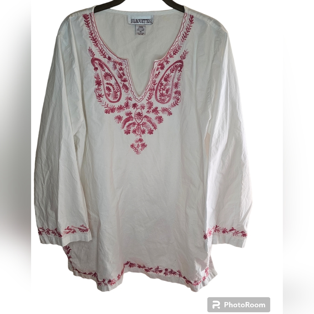 Silhouettes women's white embroidered long-sleeved v-neck tunic size 1X